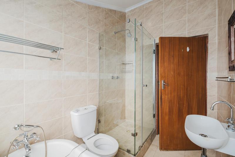 4 Bedroom Property for Sale in Clovelly Western Cape